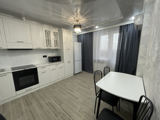 Сдам двухкомнатную (2-комн.) квартиру, Западный Обход ул, 65А, Краснодар г