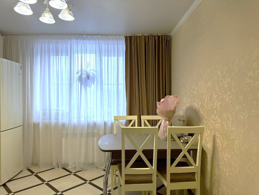 Продам двухкомнатную (2-комн.) квартиру, Солнечная ул, 54, Казань г