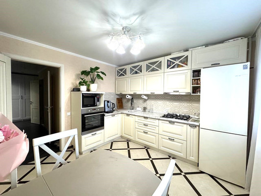 Продам двухкомнатную (2-комн.) квартиру, Солнечная ул, 54, Казань г