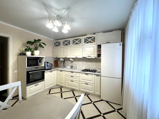 Продам двухкомнатную (2-комн.) квартиру, Солнечная ул, 54, Казань г