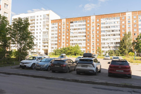 Продам однокомнатную (1-комн.) квартиру, Красных Военлетов ул, 9к1, Гатчина г