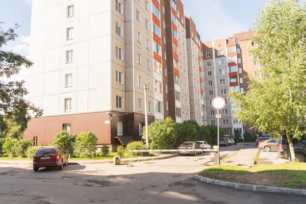 Продам однокомнатную (1-комн.) квартиру, Красных Военлетов ул, 9к1, Гатчина г