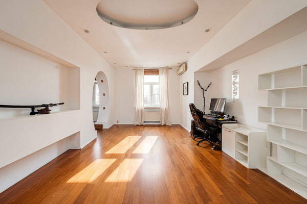 Продам трехкомнатную (3-комн.) квартиру, Краснохолмская наб, 13, Москва г