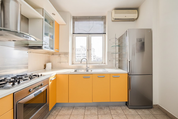 Продам трехкомнатную (3-комн.) квартиру, Краснохолмская наб, 13, Москва г