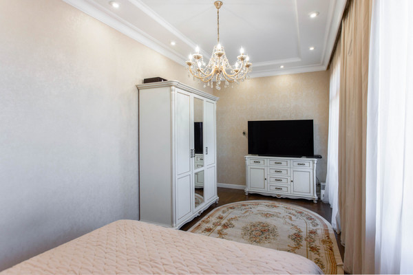 Продам трехкомнатную (3-комн.) квартиру, Октябрьский пр-кт, 380ж, Люберцы г