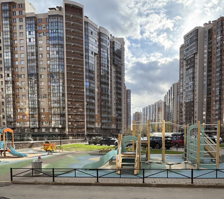 Продам трехкомнатную (3-комн.) квартиру, Королёва пр-кт, 63к2, Санкт-Петербург г