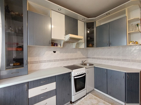 Продам двухкомнатную (2-комн.) квартиру, Октябрьская ул, 61, Калининград г