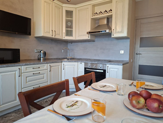 Продам трехкомнатную (3-комн.) квартиру, Десантника Вадима Чугунова б-р, 10/6, Новогорелово п