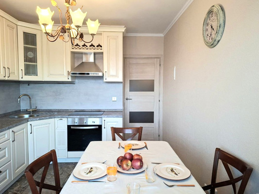 Продам трехкомнатную (3-комн.) квартиру, Десантника Вадима Чугунова б-р, 10/6, Новогорелово п