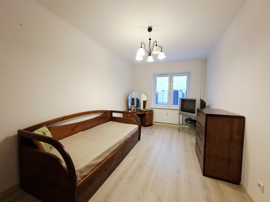 Продам трехкомнатную (3-комн.) квартиру, Десантника Вадима Чугунова б-р, 10/6, Новогорелово п