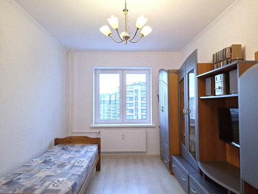 Продам трехкомнатную (3-комн.) квартиру, Десантника Вадима Чугунова б-р, 10/6, Новогорелово п