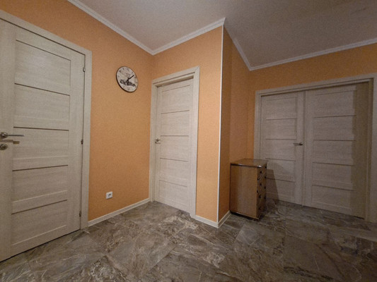 Продам трехкомнатную (3-комн.) квартиру, Десантника Вадима Чугунова б-р, 10/6, Новогорелово п