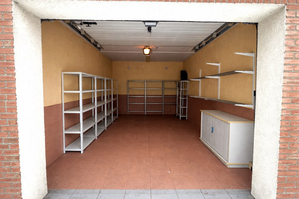 Продам машиноместо 20,3 м2, Сержанта Колоскова ул, 4а, Калининград г