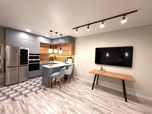 Продам трехкомнатную (3-комн.) квартиру, Петра Ломако ул, 8, Красноярск г