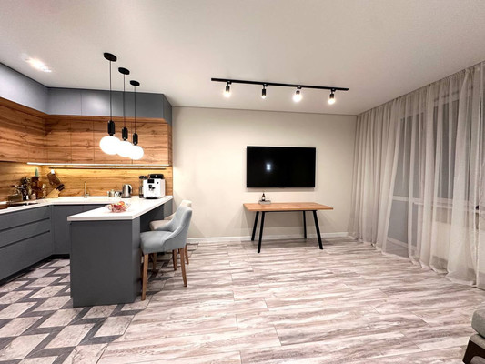 Продам трехкомнатную (3-комн.) квартиру, Петра Ломако ул, 8, Красноярск г