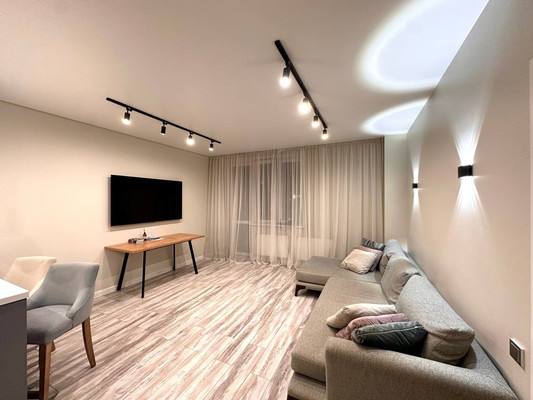 Продам трехкомнатную (3-комн.) квартиру, Петра Ломако ул, 8, Красноярск г