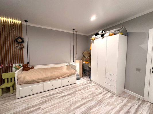 Продам трехкомнатную (3-комн.) квартиру, Петра Ломако ул, 8, Красноярск г