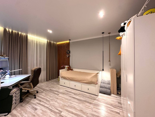 Продам трехкомнатную (3-комн.) квартиру, Петра Ломако ул, 8, Красноярск г