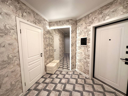 Продам трехкомнатную (3-комн.) квартиру, Петра Ломако ул, 8, Красноярск г