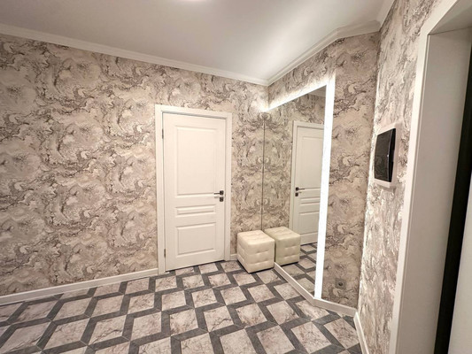 Продам трехкомнатную (3-комн.) квартиру, Петра Ломако ул, 8, Красноярск г