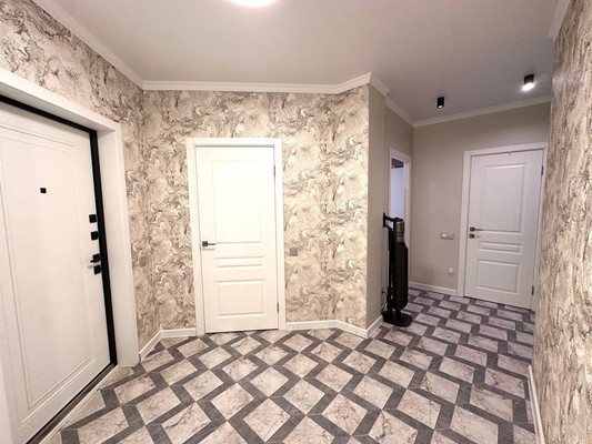 Продам трехкомнатную (3-комн.) квартиру, Петра Ломако ул, 8, Красноярск г