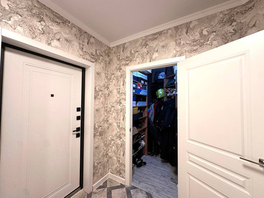 Продам трехкомнатную (3-комн.) квартиру, Петра Ломако ул, 8, Красноярск г