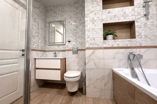 Продам трехкомнатную (3-комн.) квартиру, Петра Ломако ул, 8, Красноярск г