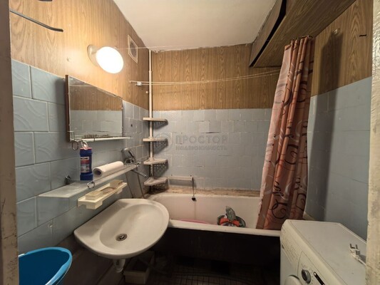 Продам двухкомнатную (2-комн.) квартиру, Беловежская ул, 39к3, Москва г