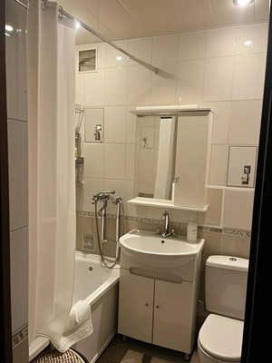 Продам трехкомнатную (3-комн.) квартиру, Шаляпина ул, 25, Казань г