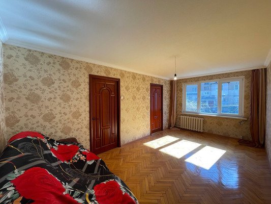 Продам многокомнатную квартиру, Ашурова ул, 4, Нальчик г