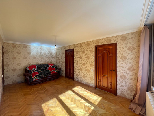 Продам многокомнатную квартиру, Ашурова ул, 4, Нальчик г