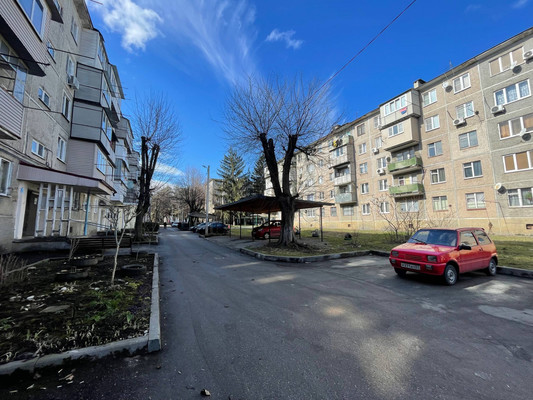 Продам многокомнатную квартиру, Ашурова ул, 4, Нальчик г