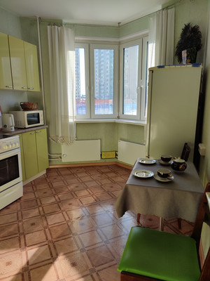 Продам двухкомнатную (2-комн.) квартиру, Авиаторов ул, 5, Москва г