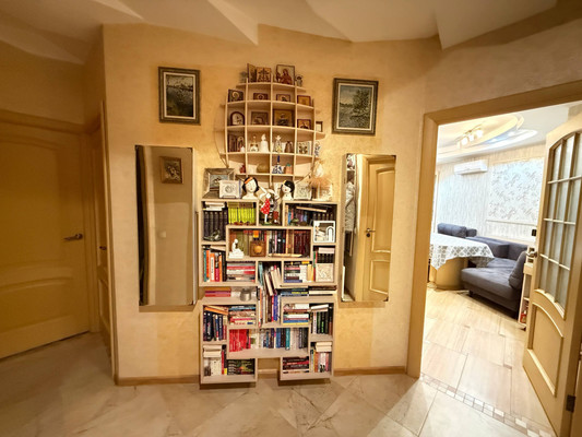 Продам двухкомнатную (2-комн.) квартиру, Архитектора В.В.Белоброва ул, 3, Дмитров г