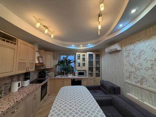 Продам двухкомнатную (2-комн.) квартиру, Архитектора В.В.Белоброва ул, 3, Дмитров г