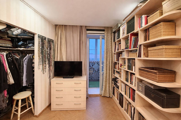 Продам двухкомнатную (2-комн.) квартиру, Архитектора В.В.Белоброва ул, 3, Дмитров г