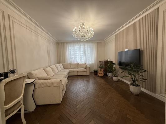 Продам трехкомнатную (3-комн.) квартиру, Ильинский б-р, 8, Красногорск г