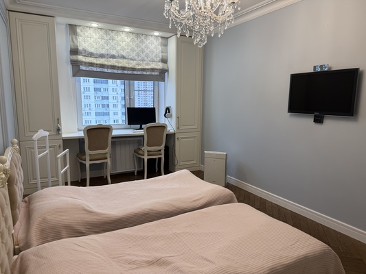 Продам трехкомнатную (3-комн.) квартиру, Ильинский б-р, 8, Красногорск г