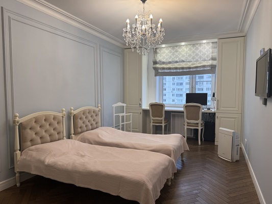 Продам трехкомнатную (3-комн.) квартиру, Ильинский б-р, 8, Красногорск г