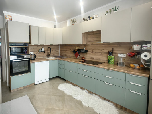 Продам трехкомнатную (3-комн.) квартиру, Дмитровская ул, 24, Базарово д