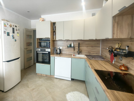 Продам трехкомнатную (3-комн.) квартиру, Дмитровская ул, 24, Базарово д