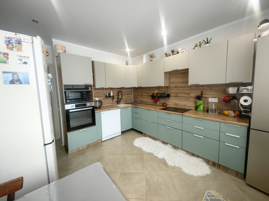 Продам трехкомнатную (3-комн.) квартиру, Дмитровская ул, 24, Базарово д