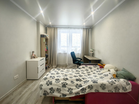 Продам трехкомнатную (3-комн.) квартиру, Дмитровская ул, 24, Базарово д