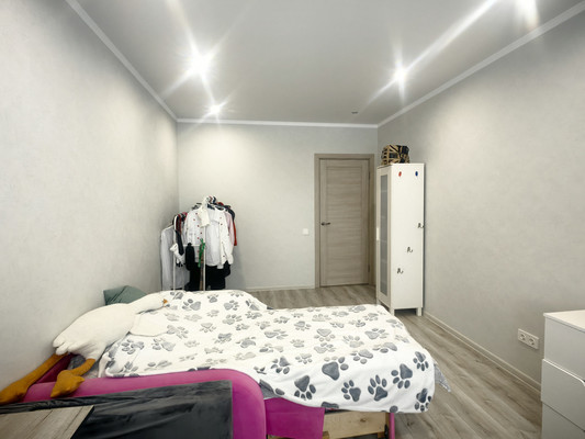 Продам трехкомнатную (3-комн.) квартиру, Дмитровская ул, 24, Базарово д