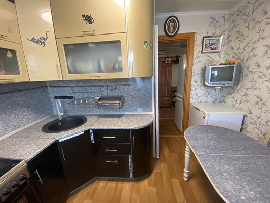 Продам трехкомнатную (3-комн.) квартиру, Интернациональная ул, 26, Нижневартовск г