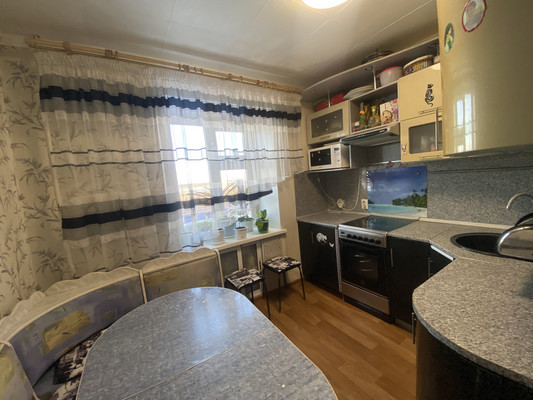 Продам трехкомнатную (3-комн.) квартиру, Интернациональная ул, 26, Нижневартовск г