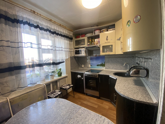 Продам трехкомнатную (3-комн.) квартиру, Интернациональная ул, 26, Нижневартовск г