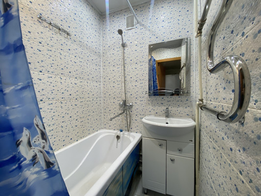 Продам трехкомнатную (3-комн.) квартиру, Интернациональная ул, 26, Нижневартовск г