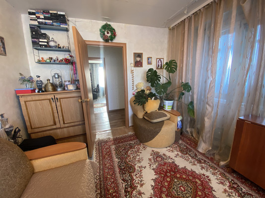 Продам трехкомнатную (3-комн.) квартиру, Интернациональная ул, 26, Нижневартовск г