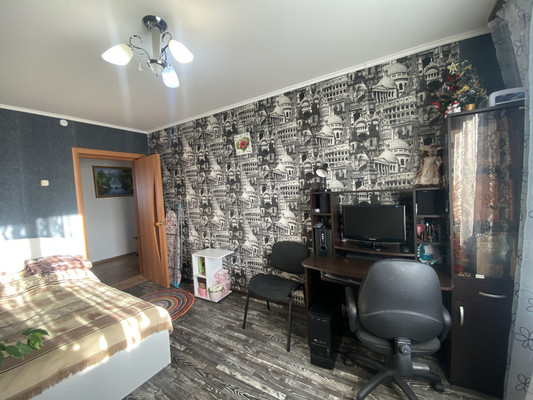 Продам трехкомнатную (3-комн.) квартиру, Интернациональная ул, 26, Нижневартовск г